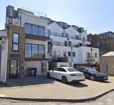 Contractor & Family Friendly, Central London Access, Mini Bar, AC