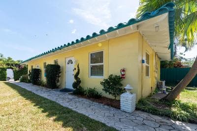 The Hibiscus Hideaway 1