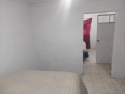 Alojamiento frente al foro de las estrellas para 5 personas 2 habitaciones compartidas baño independiente