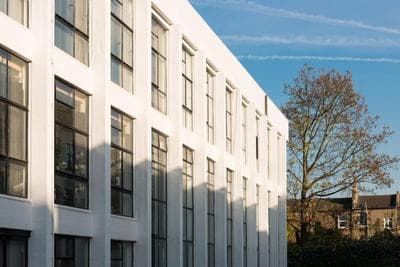 Unique Flat with Pool in Trendy Peckham Area