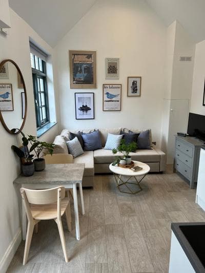 Forge Cottage - Pretty 1 Bedroom Cottage with Free Off Street Parking