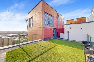 Stylish 2Bed Penthouse with private roof top terrace in Canary Wharf