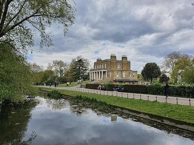 Vibrant 3 bedrooms flat with private balcony near Finsbury Park, Wood Green