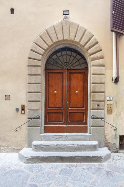 Aurora Suite, in the heart of the historic centre, very short walk to all sites, AC bedrooom with in-room BTH, 2nd floor