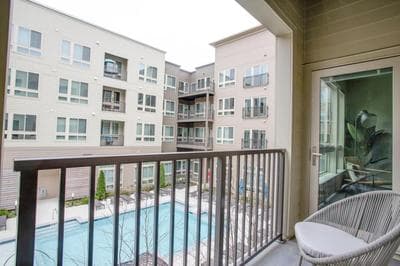 Relax in Style Minutes from DC and Alexandria