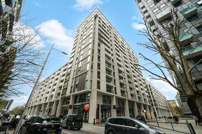Spacious 1 bed flat with balcony minutes walk to Canary Wharf