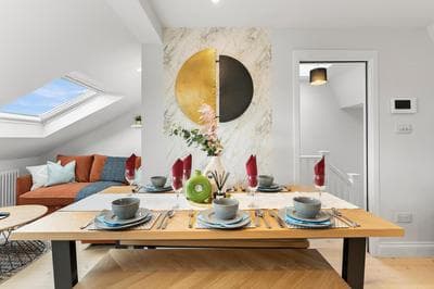 Peaceful Retreat with Balcony - Sleeps 9