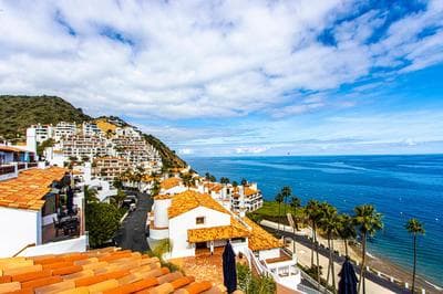 Catalina Island getaway with 6 seat golf cart AC