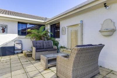 Spacious Family Home - Leafy Suburb & Pets Allowed