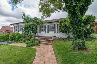 Benview Cottage - CBD, Sleeps 8, Pizza Oven