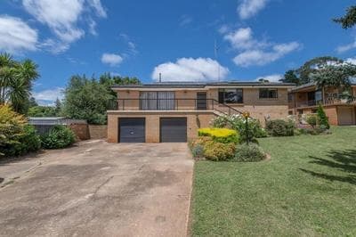 Karimi House - Spacious, EV Plug, Sleeps 10