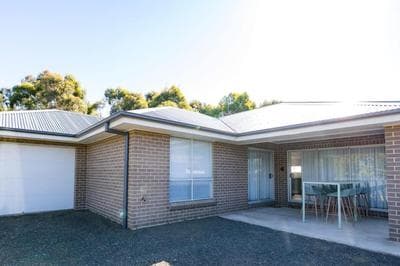 Ideal Family Home, Close to Sportsgrounds, Hospital & Cadia