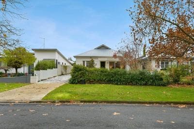 Leafy Lamrock Cosy 3 bedroom home Near CBD