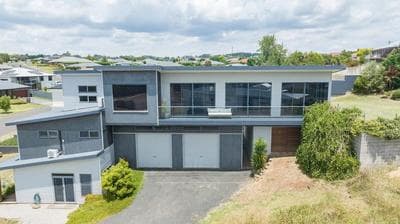 The Entertainer - 5 Bed 5 Bath, 3 Storey Retreat