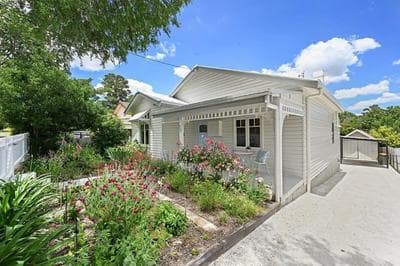 Carwyn Cottage - Impeccably Styled, Circa 1940s