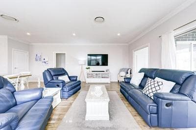 Serenity on Severn - Exquisite Family Home, 3 TVs