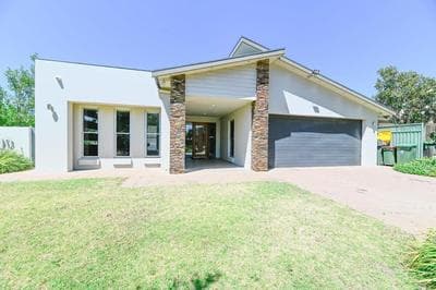 Southlakes Haven - Lake Views, Pet Friendly