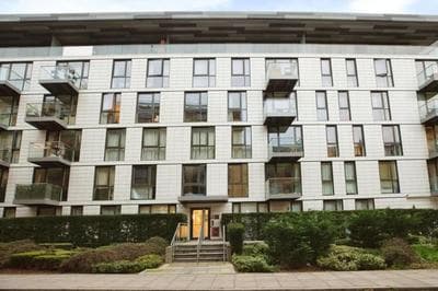 Modern 2BR London Flat Style and Comfort Combined