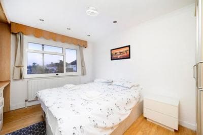 Chic 3BR Home - Eats and Sights Closeby