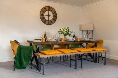 City Chic 3 Bedroom 2 Bathroom Luxury Living 7HS