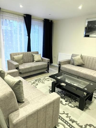 Luxury Bedrooms Near Transport Links