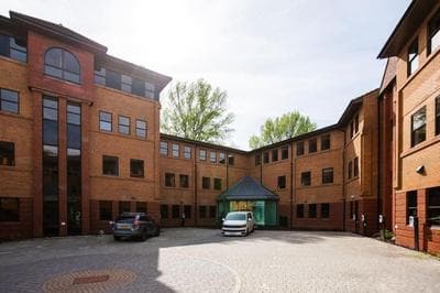 Waterside 2 Bed Apartment Taunton & FREE off road Parking