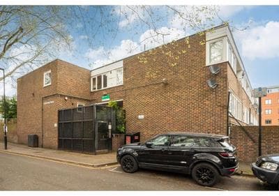 chic 3-BR home welll located in Islington