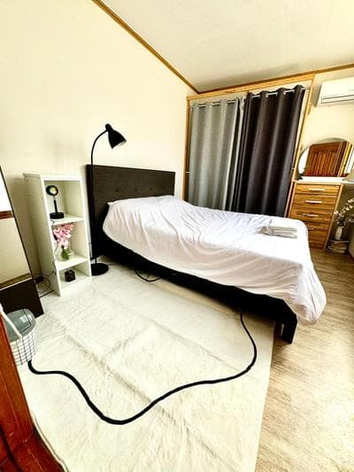 Entire 2nd floor with kitchen - Pick up available