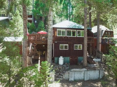Sugar Pine cabin in the woods King bed Fire pit