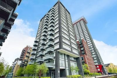 Chic 2 bedroom flat with Balcony