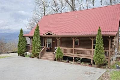 Cozy Cabin w Great Views, Hot Tub Starlink