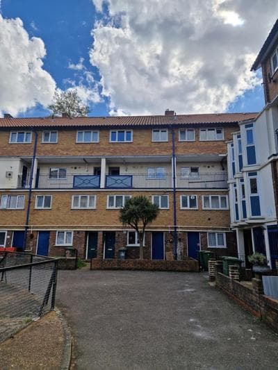2 Bed-Sleeps5-Free Parking-10 min Walk underground
