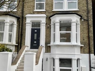 Two Bedroom Apartment By Dashh Properties Short Lets & Serviced Accommodation In Shepherds Bush With Free Wifi