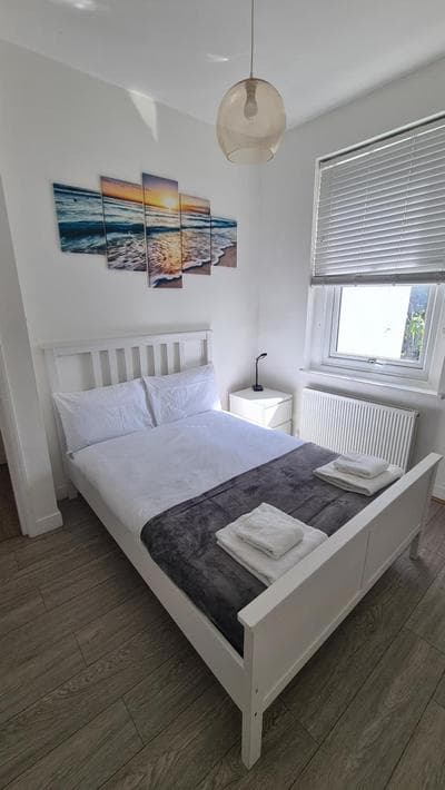 Beethoven St one bedroom flat - 3 beds up to 4 adults
