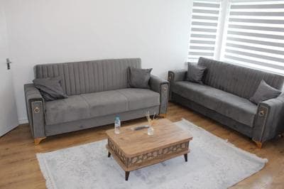 2 bedroom entire flat 2 minutes from underground