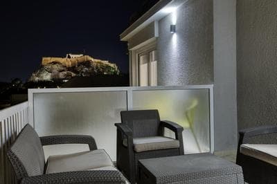 Selini - Topfloor apartment in historical Athens