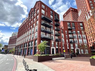 Luxury large apartment in Central London with balcony