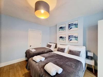 Sleeps 5, 2 bedroom 3 min walk Mile End Station