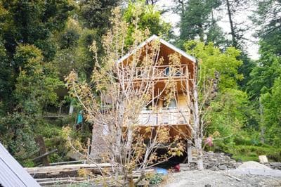 whispering oak treehouse