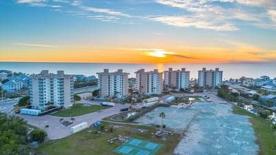 Penthouse Views - Steps From the Shore 2001