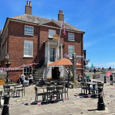 Dream Home for Dream Holiday - Close to Beach and Quay