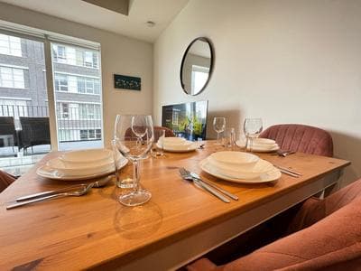 London Luxury flat with Balcony, River View, O2 Arena, Excel, Canary Wharf, Station