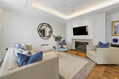 Comfortable Designer Amazing Location by Harrods 90sqm