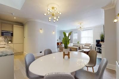 Amazing Newly Refurbished Mews House in W1