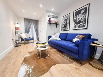 Modern two bedroom flat with private garden