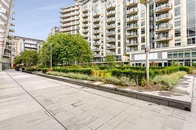 Stylish Flat In Battersea Reach