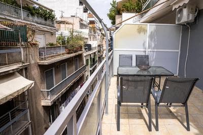 Spacious 2bd/1.5ba downtown one-step from Victoria