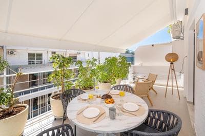 Unique Koukaki Three Bedroom Suite