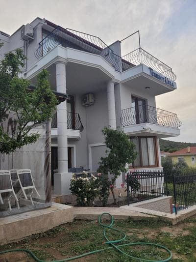 Terrace Urla