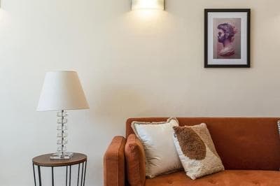 South Kensington Luxury 2 Bedroom Apartment